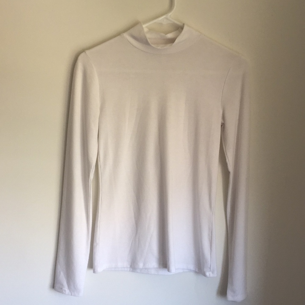 Long sleeve white tee